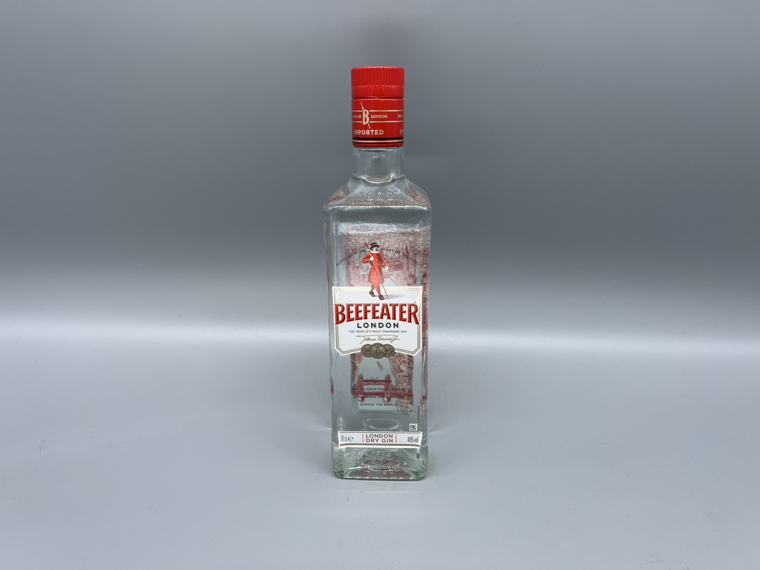 ジン　ビーフィーター（BEEFEATER)　700ml